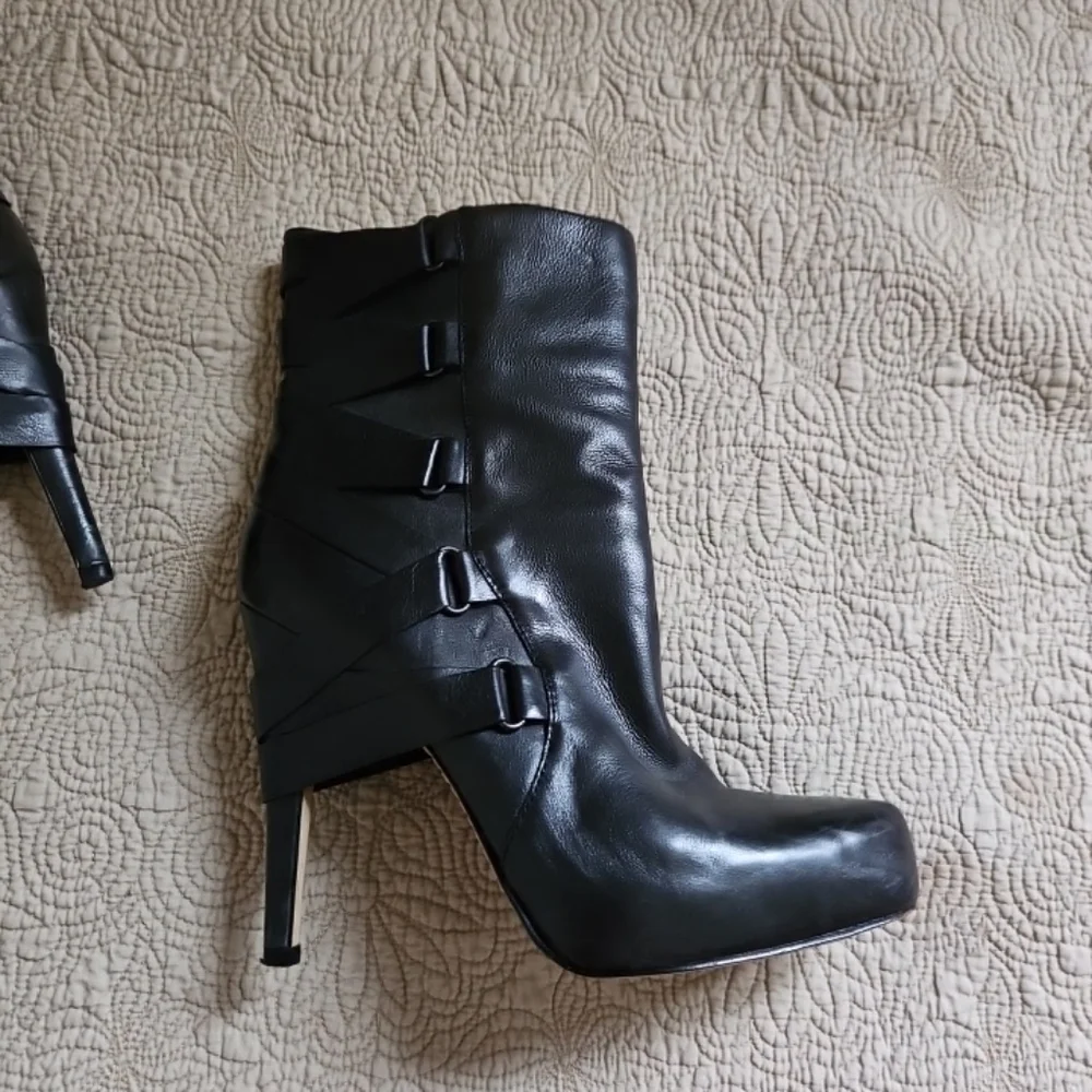 Black Boutique 9 Heeled Boots womens 9M - Picture 2 of 7